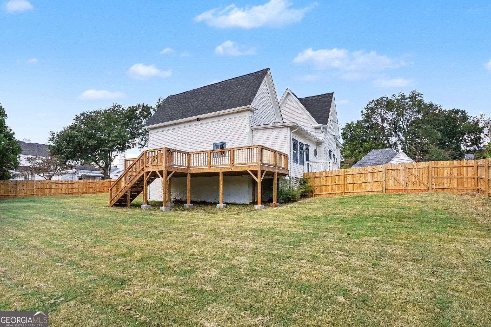 3 bedroom, 3 bathroom, 2,324 sq ft single family residence for sale at 117 Holmes Street, Barnesville, GA 30204 — photo 4