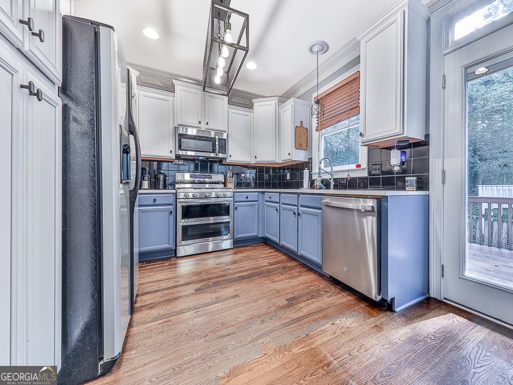 4 bedroom, 3.5 bathroom, 2,198 sq ft single family residence for sale at 925 Rice Street, Atlanta, GA 30318 — photo 6