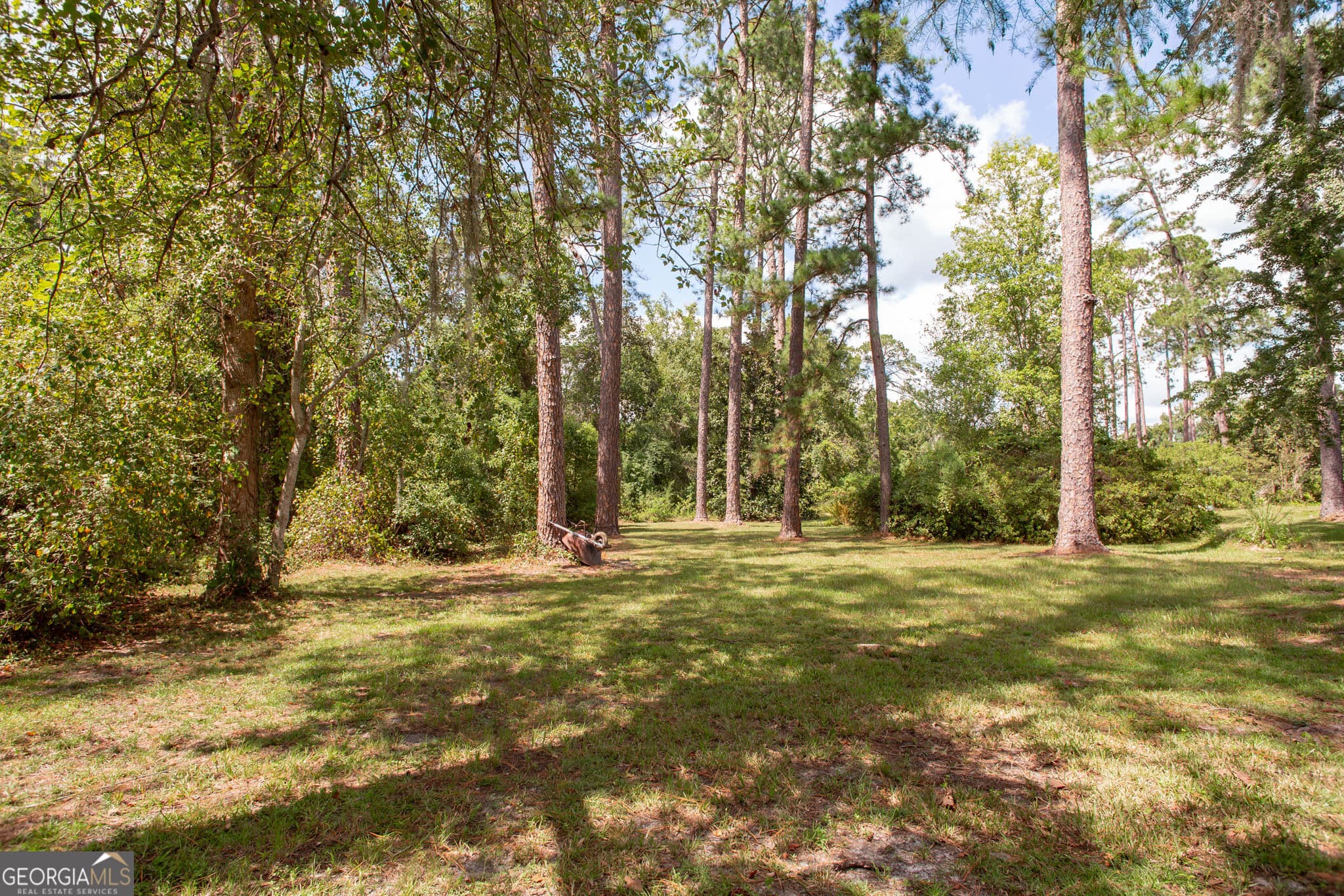 4 bedroom, 2 bathroom, 2,192 sq ft single family residence for sale at 601 Saint Catherine Drive, Waycross, GA 31501 — photo 6