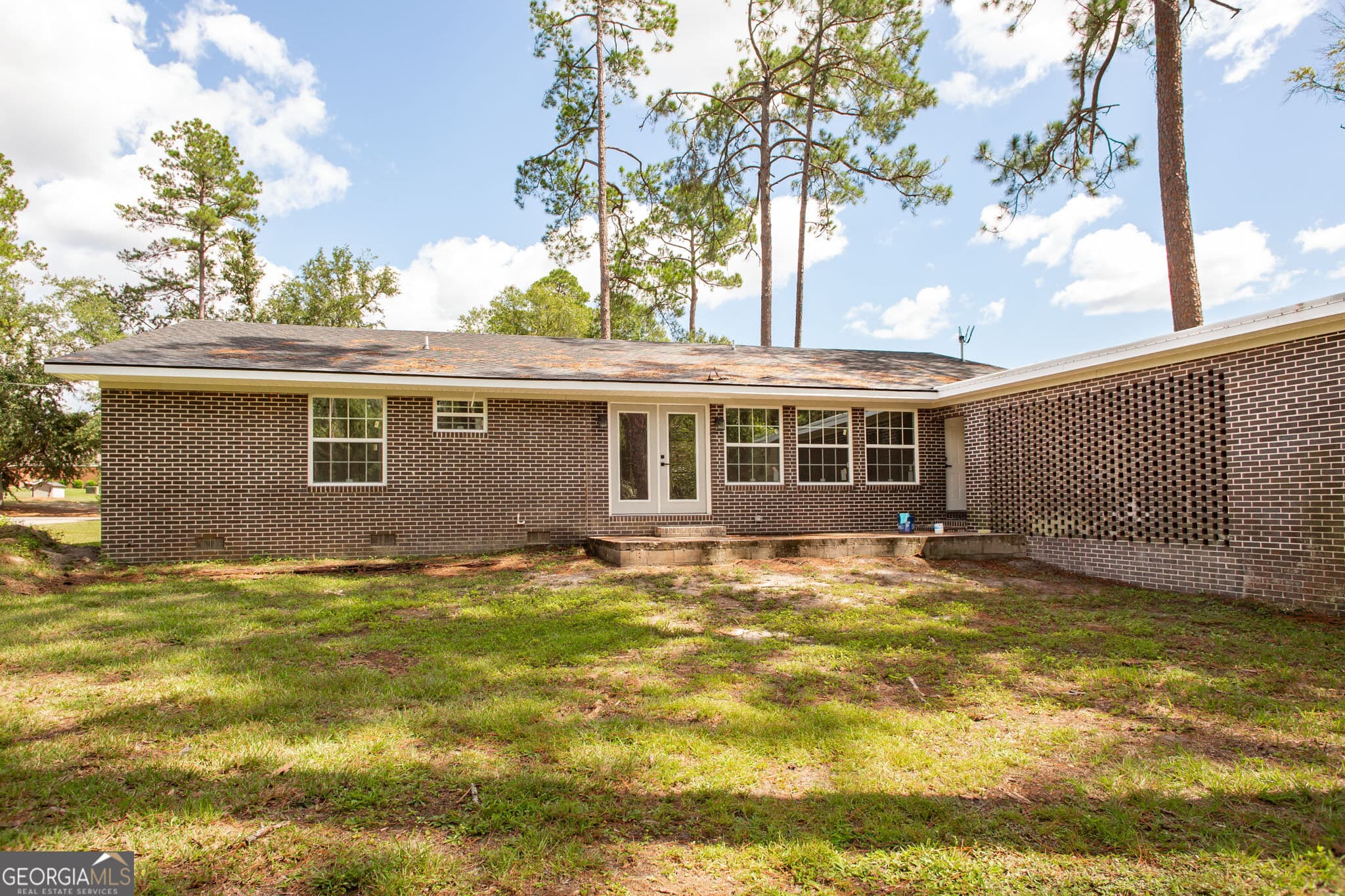4 bedroom, 2 bathroom, 2,192 sq ft single family residence for sale at 601 Saint Catherine Drive, Waycross, GA 31501 — photo 7