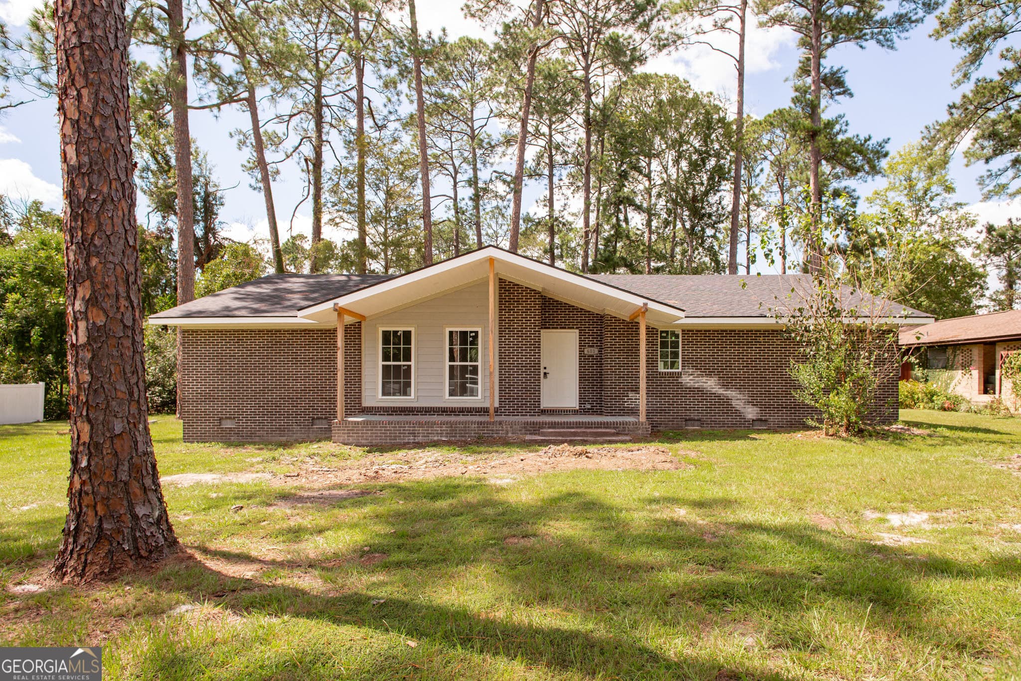 4 bedroom, 2 bathroom, 2,192 sq ft single family residence for sale at 601 Saint Catherine Drive, Waycross, GA 31501 — photo 1 of 37