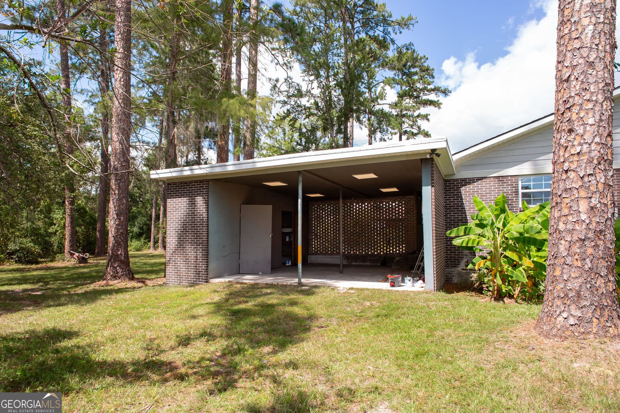 4 bedroom, 2 bathroom, 2,192 sq ft single family residence for sale at 601 Saint Catherine Drive, Waycross, GA 31501 — photo 5