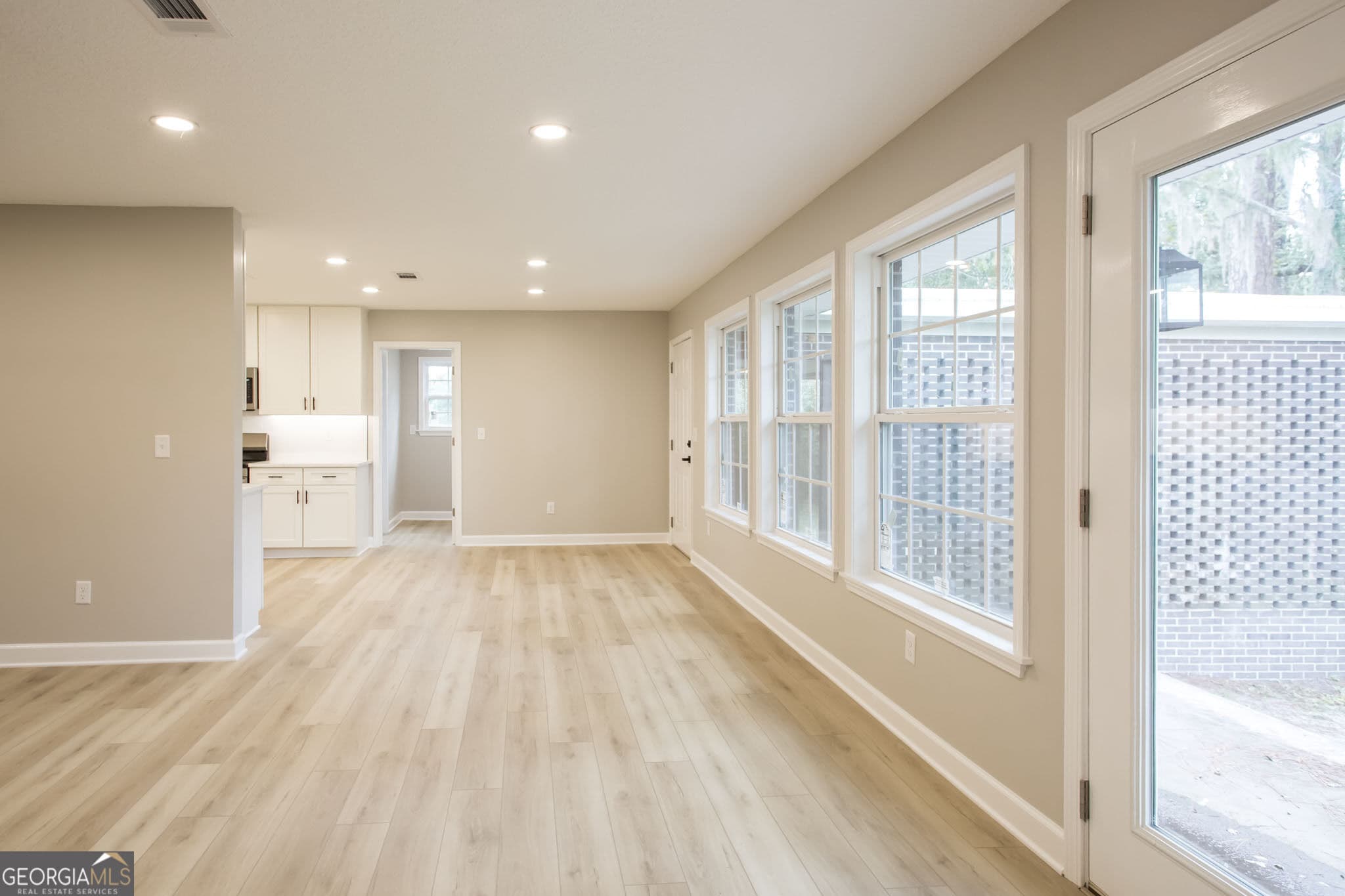 4 bedroom, 2 bathroom, 2,192 sq ft single family residence for sale at 601 Saint Catherine Drive, Waycross, GA 31501 — photo 9