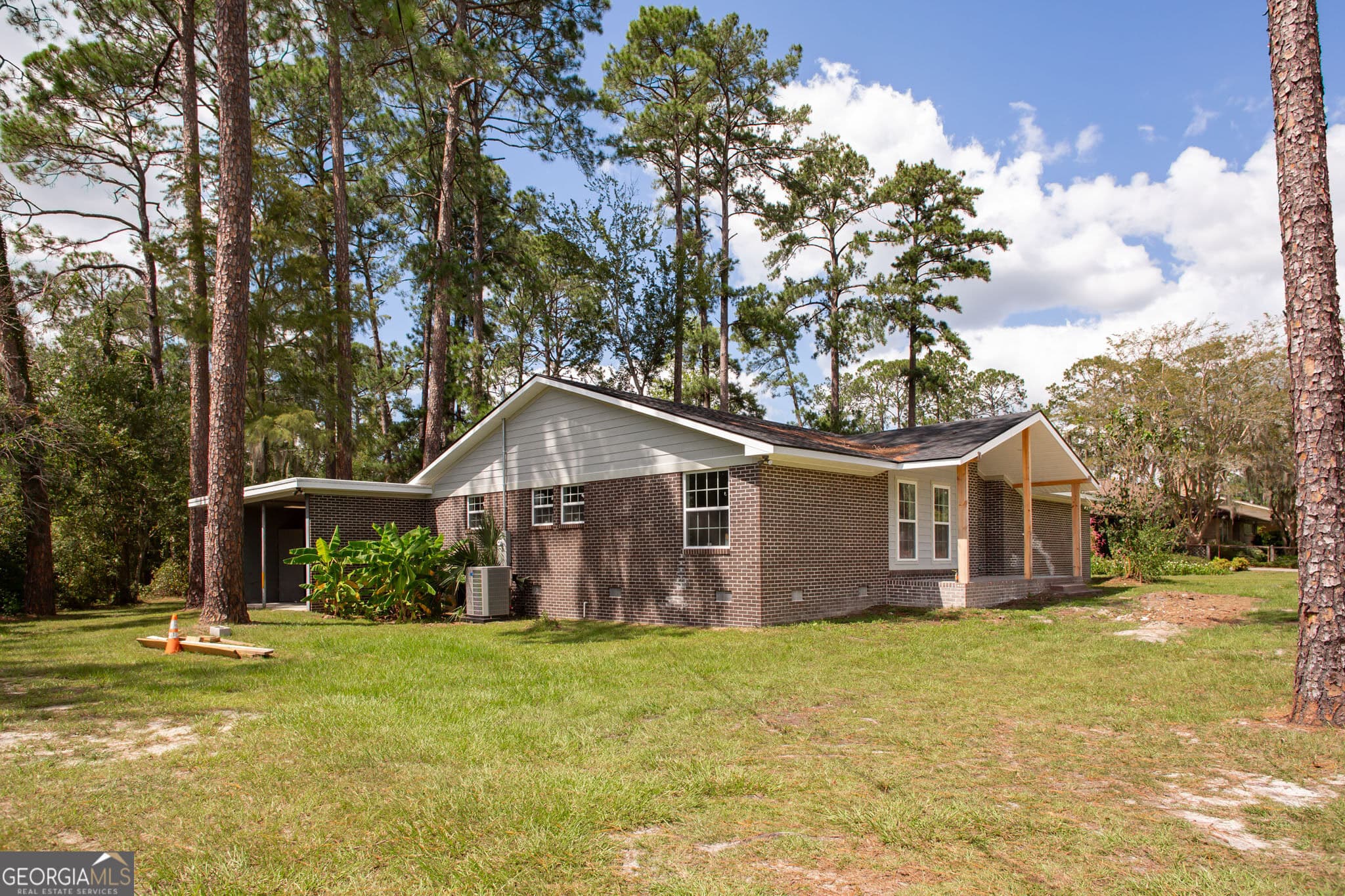 4 bedroom, 2 bathroom, 2,192 sq ft single family residence for sale at 601 Saint Catherine Drive, Waycross, GA 31501 — photo 4