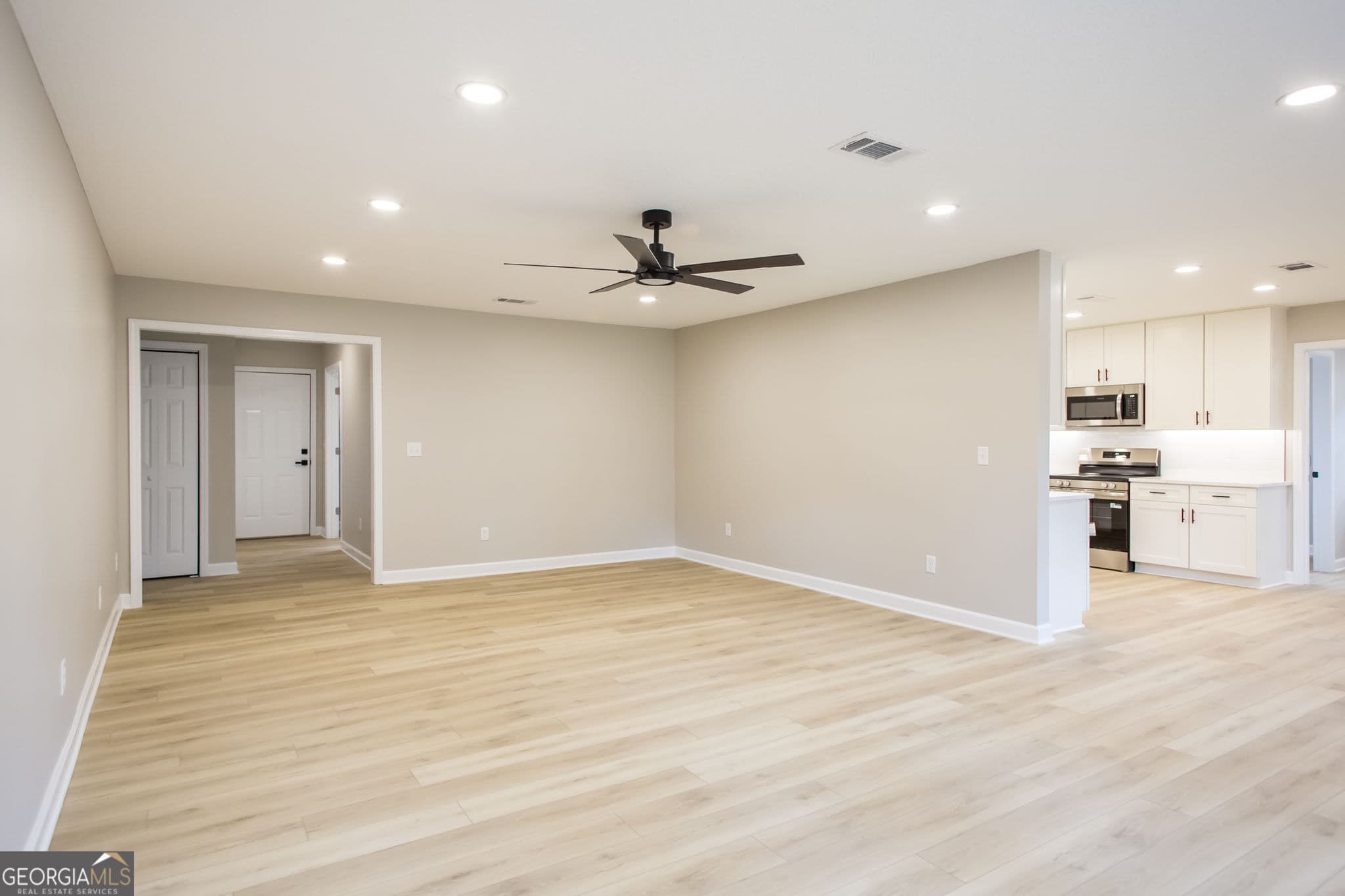 4 bedroom, 2 bathroom, 2,192 sq ft single family residence for sale at 601 Saint Catherine Drive, Waycross, GA 31501 — photo 8