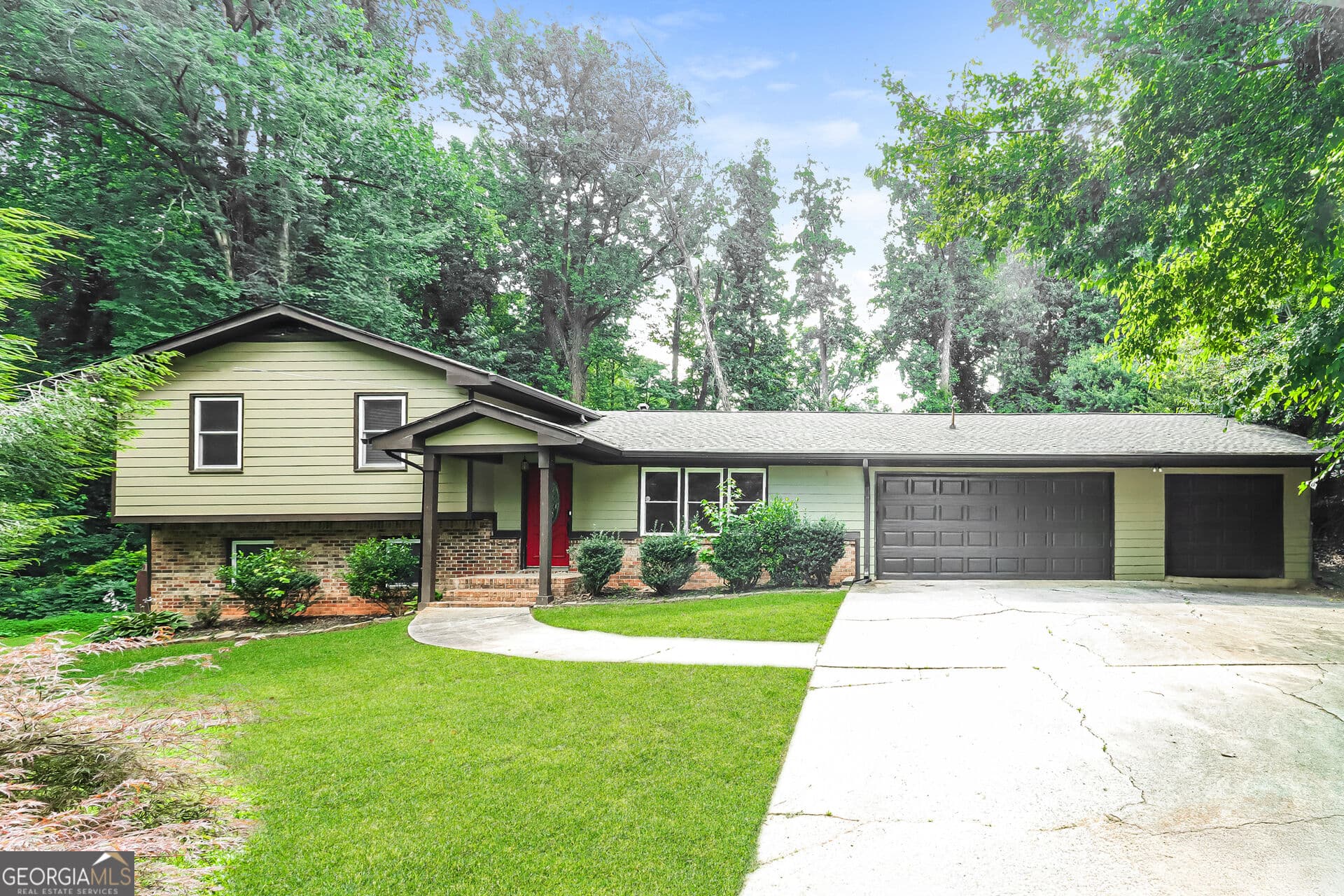 4 bedroom, 2 bathroom, 1,517 sq ft single family residence for sale at 3404 Sherrod Drive, Marietta, GA 30008 — photo 1 of 23