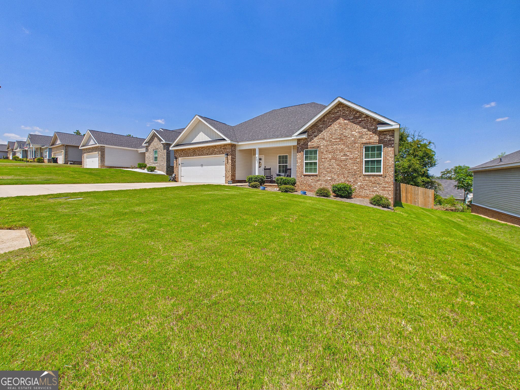 3 bedroom, 2 bathroom, 1,747 sq ft single family residence for sale at 405 Ledford Way, Bonaire, GA 31005 — photo 5