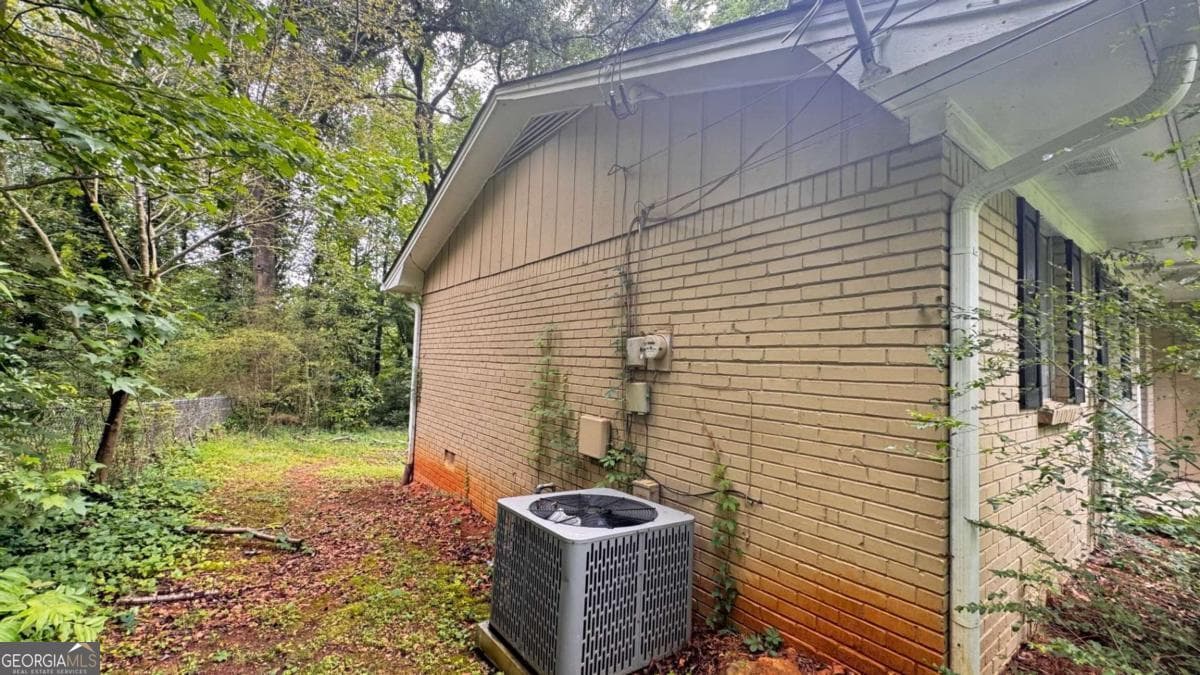 4 bedroom, 2 bathroom, 1,434 sq ft single family residence for sale at 4505 Wonder Valley Trail, Decatur, GA 30034 — photo 4
