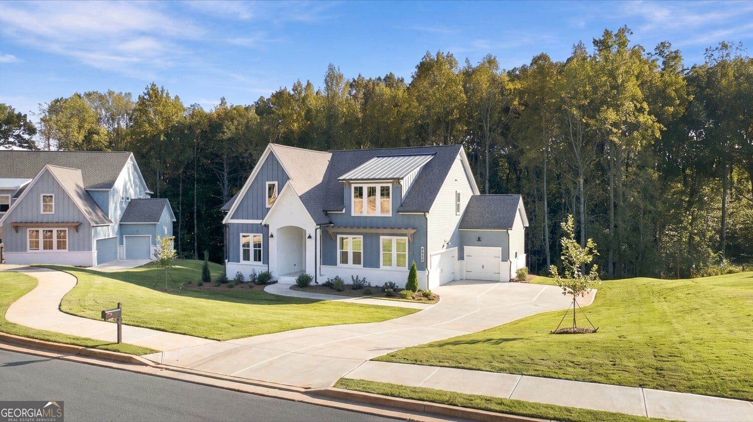 4 bedroom, 3.5 bathroom, 3,043 sq ft single family residence for sale at 8320 Shoal Court, Gainesville, GA 30506 — photo 2