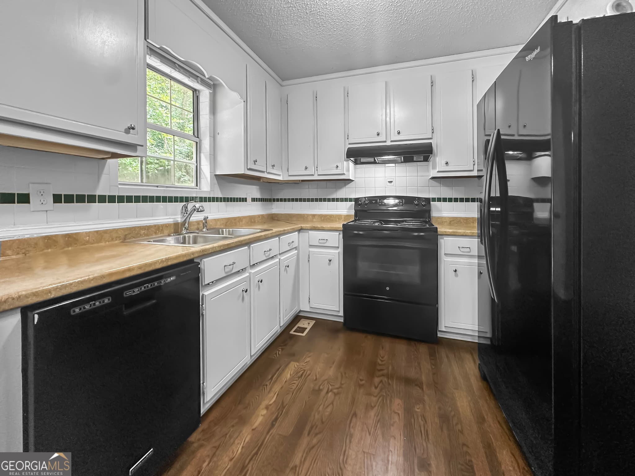 3 bedroom, 2 bathroom, 3,528 sq ft single family residence for rent at 555 Browning Circle, Acworth, GA 30101 for $1,845 a month — photo 5
