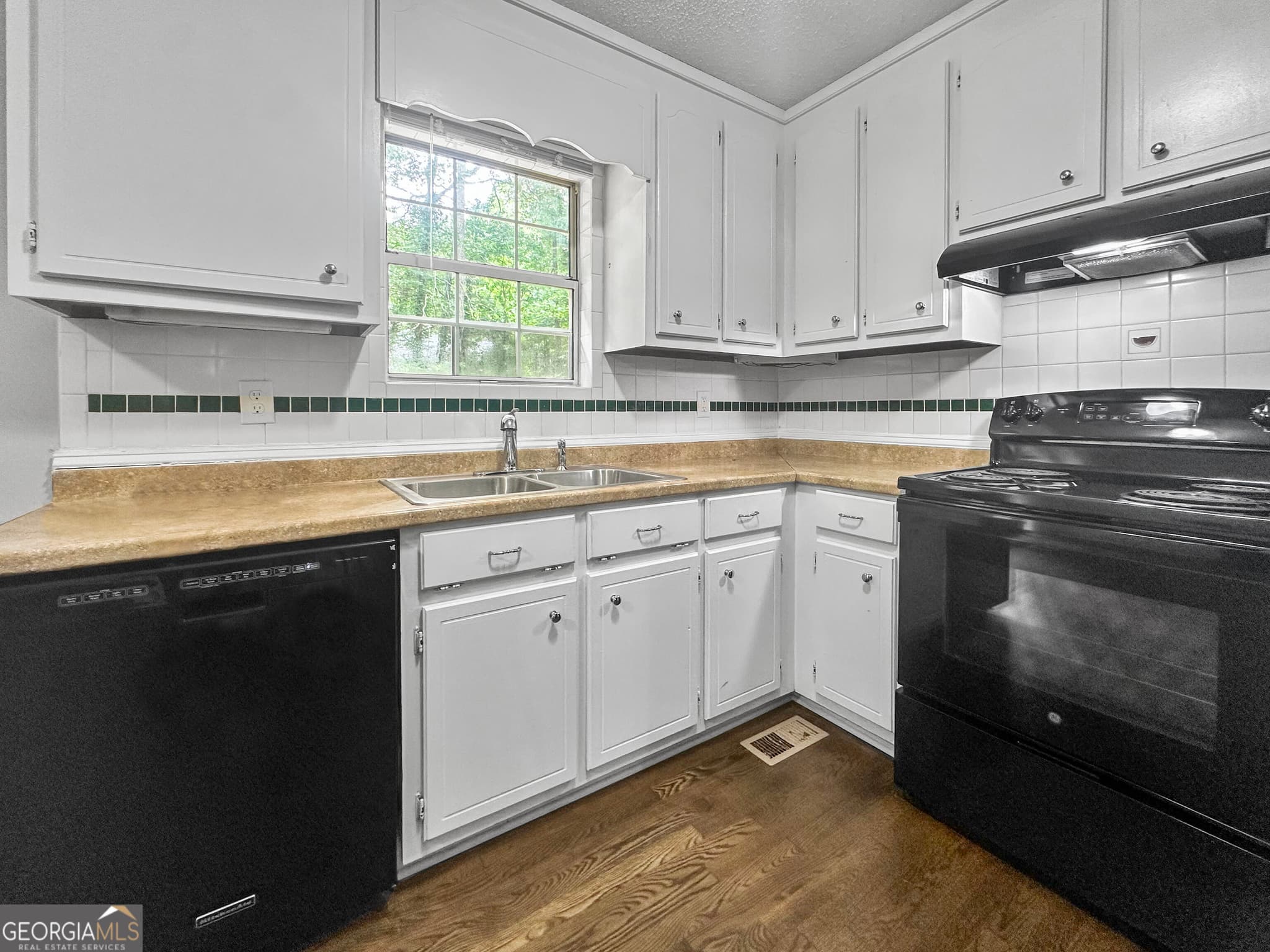 3 bedroom, 2 bathroom, 3,528 sq ft single family residence for rent at 555 Browning Circle, Acworth, GA 30101 for $1,845 a month — photo 6