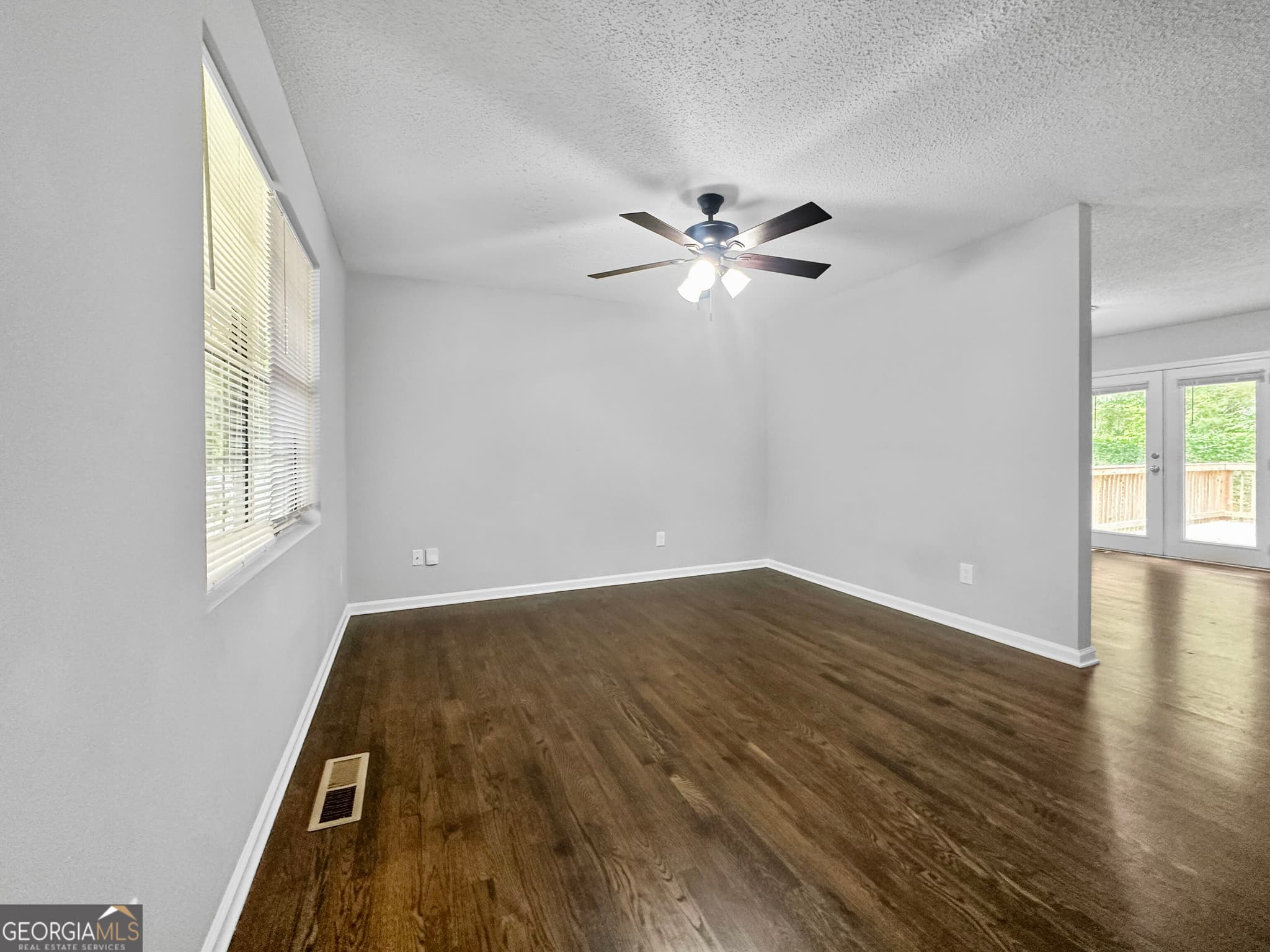 3 bedroom, 2 bathroom, 3,528 sq ft single family residence for rent at 555 Browning Circle, Acworth, GA 30101 for $1,845 a month — photo 3