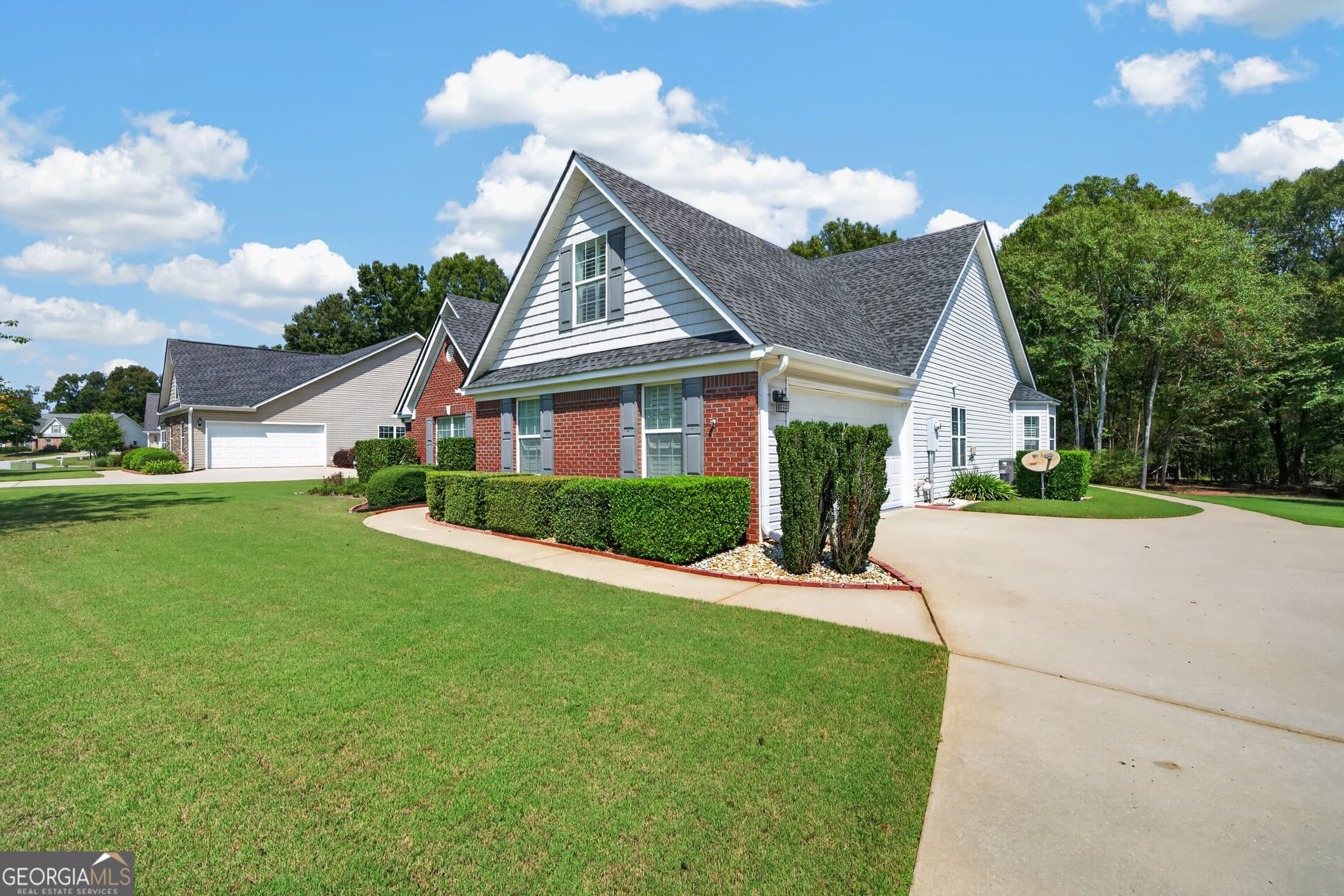 4 bedroom, 3 bathroom, 2,401 sq ft single family residence for sale at 169 Oakwood Drive, Eatonton, GA 31024 — photo 3