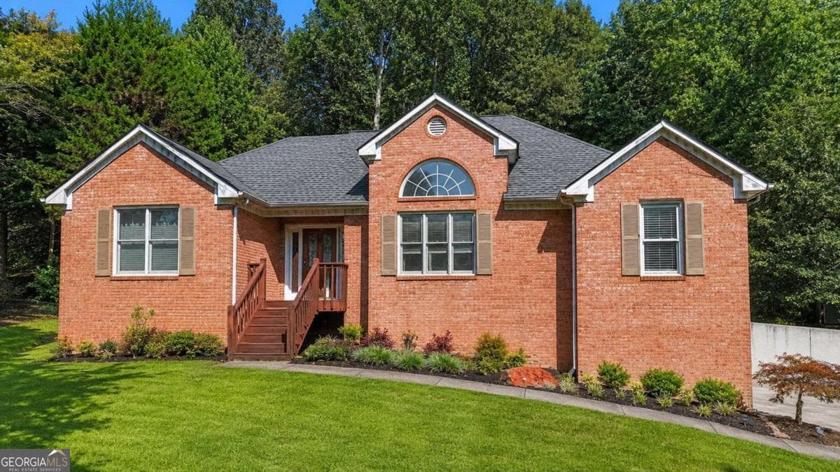 4 bedroom, 2 bathroom, 1,496 sq ft single family residence sold at 32 Country Meadow Way, Cartersville, GA 30121
