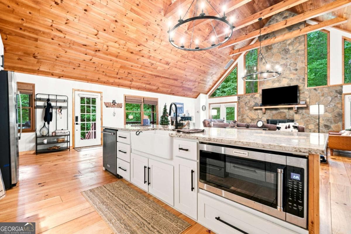 4 bedroom, 3.5 bathroom, 3,360 sq ft cabin,single family residence for sale at 314 Northcutt Road, Ellijay, GA 30540 — photo 8