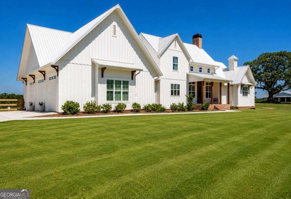 4 bedroom, 4.5 bathroom, 3,203 sq ft single family residence for sale at 3200 Shady Grove Road, Carrollton, GA 30116 — photo 2