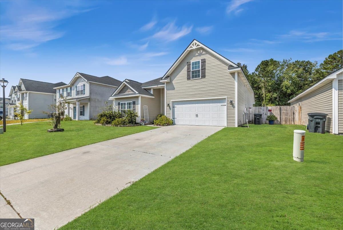 4 bedroom, 2 bathroom, 2,005 sq ft single family residence for sale at 201 Turpentine Trail, Hinesville, GA 31313 — photo 4