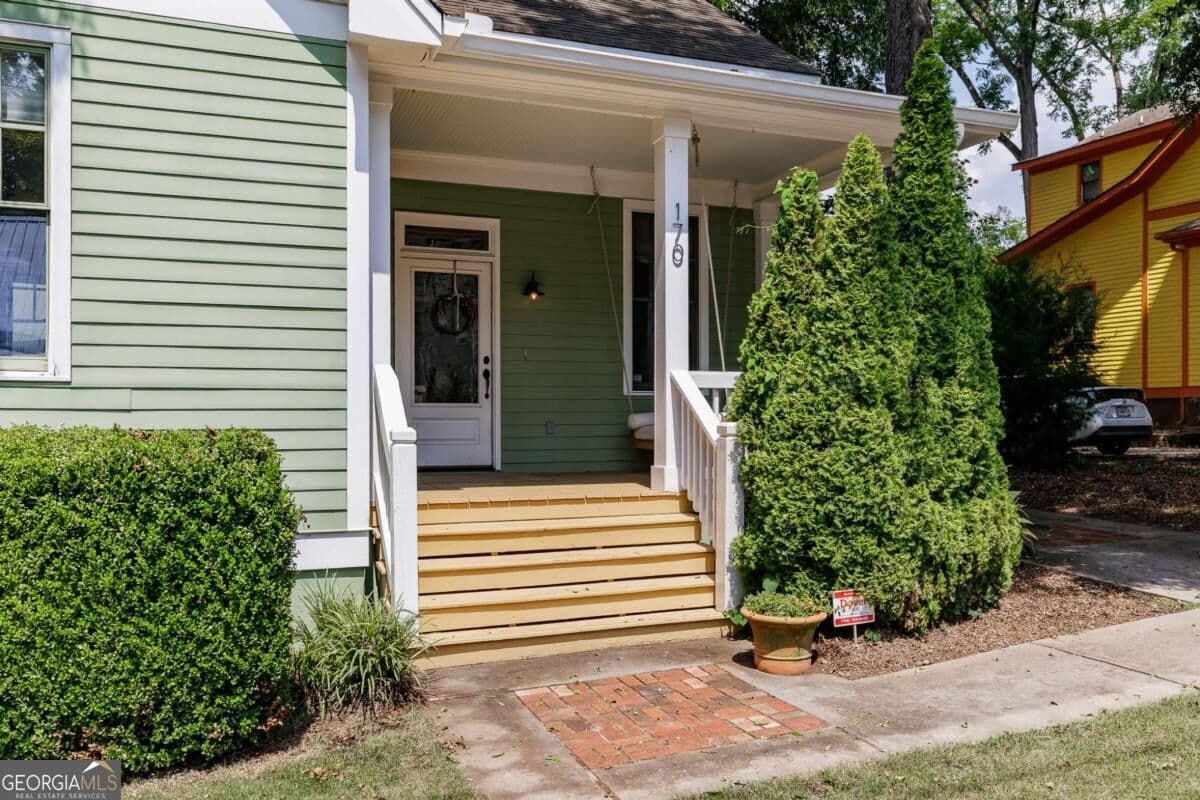 4 bedroom, 2.5 bathroom, 2,501 sq ft single family residence for sale at 170 Cohen Street, Athens, GA 30601 — photo 3