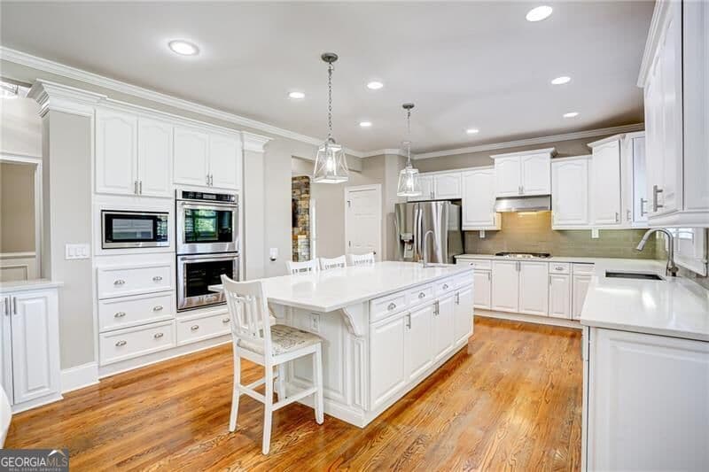 6 bedroom, 5.5 bathroom, 6,782 sq ft single family residence for sale at 1043 Meadow Club Court, Suwanee, GA 30024 — photo 6