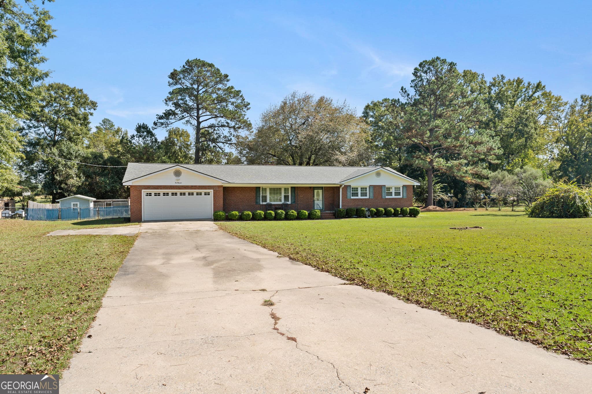 3 bedroom, 2 bathroom, 1,765 sq ft single family residence for sale at 100 Heritage Drive, Warner Robins, GA 31093 — photo 3