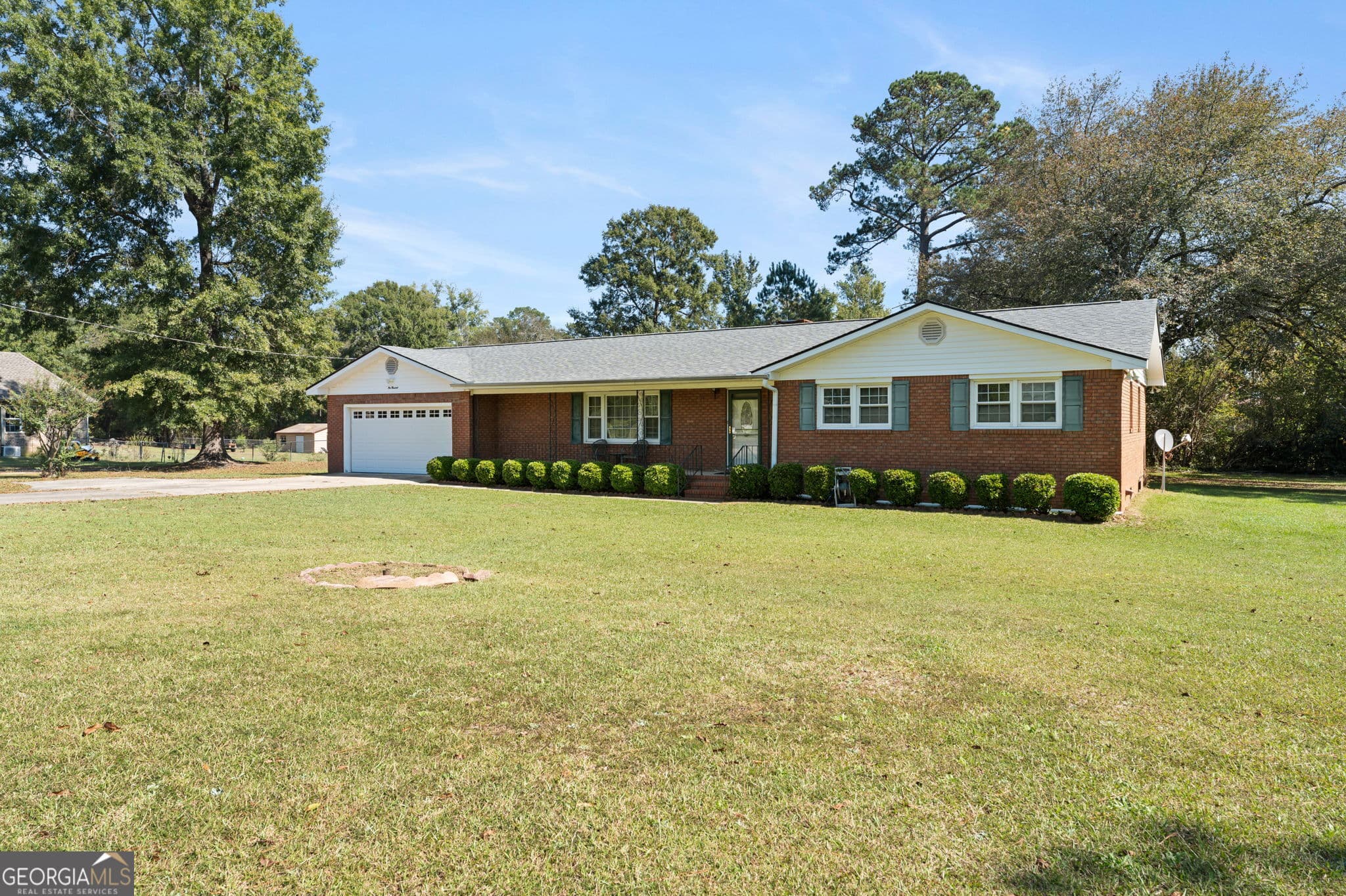 3 bedroom, 2 bathroom, 1,765 sq ft single family residence for sale at 100 Heritage Drive, Warner Robins, GA 31093 — photo 4