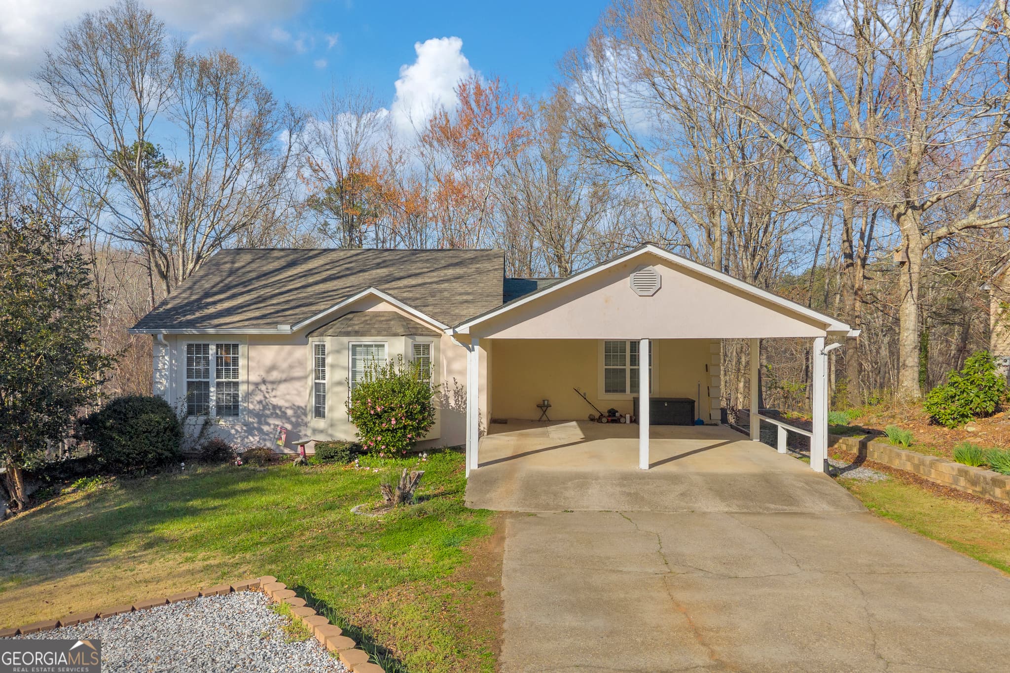 3 bedroom, 3 bathroom, 1,896 sq ft single family residence for sale at 415 Ivory Drive, Baldwin, GA 30511