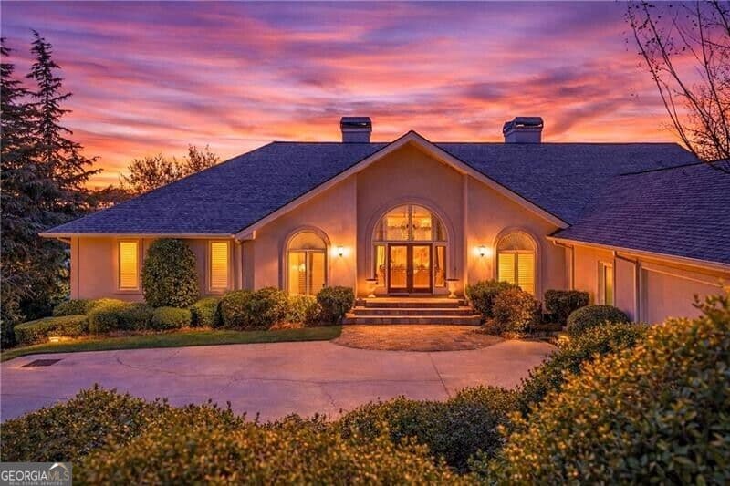6 bedroom, 5.5 bathroom, 6,265 sq ft single family residence for sale at 2917 Pointe Drive, Gainesville, GA 30506 — photo 5