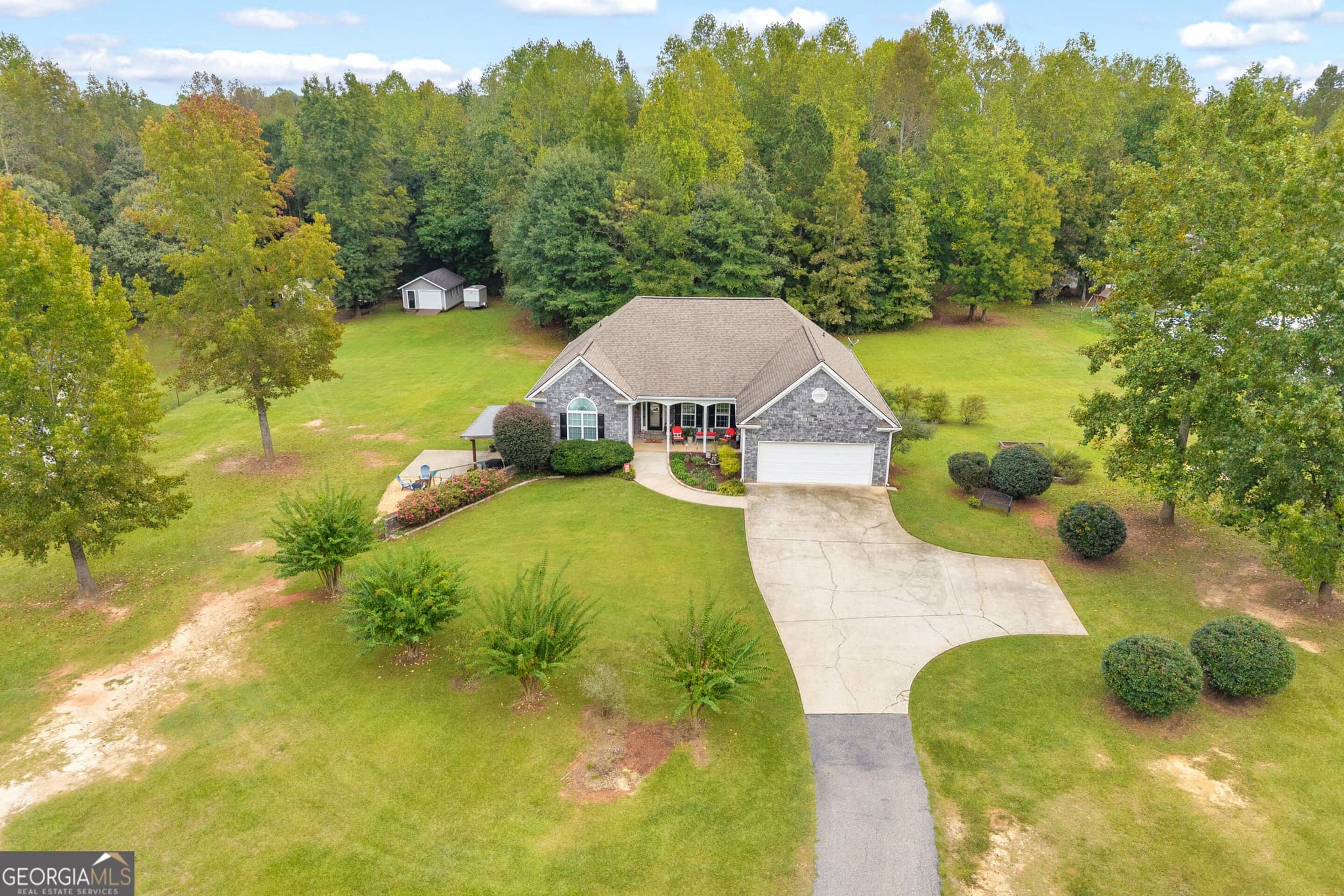 6 bedroom, 3 bathroom, 4,402 sq ft single family residence for sale at 316 Highway 59, Commerce, GA 30530 — photo 2