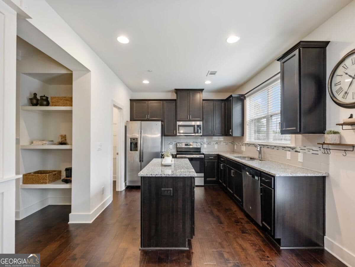 3 bedroom, 2.5 bathroom, 1,926 sq ft single family residence for sale at 779 Arbor Crowne Drive, Lawrenceville, GA 30045 — photo 9