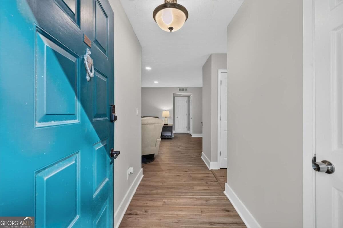1 bedroom, 1 bathroom, 905 sq ft condominium for sale at 206 Wynnes Ridge Circle, Marietta, GA 30067