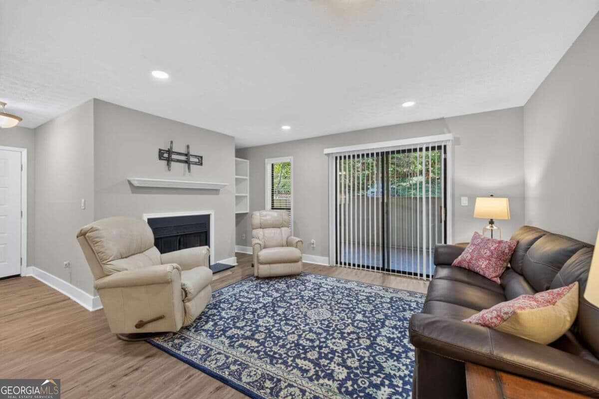 1 bedroom, 1 bathroom, 905 sq ft condominium for sale at 206 Wynnes Ridge Circle, Marietta, GA 30067 — photo 4