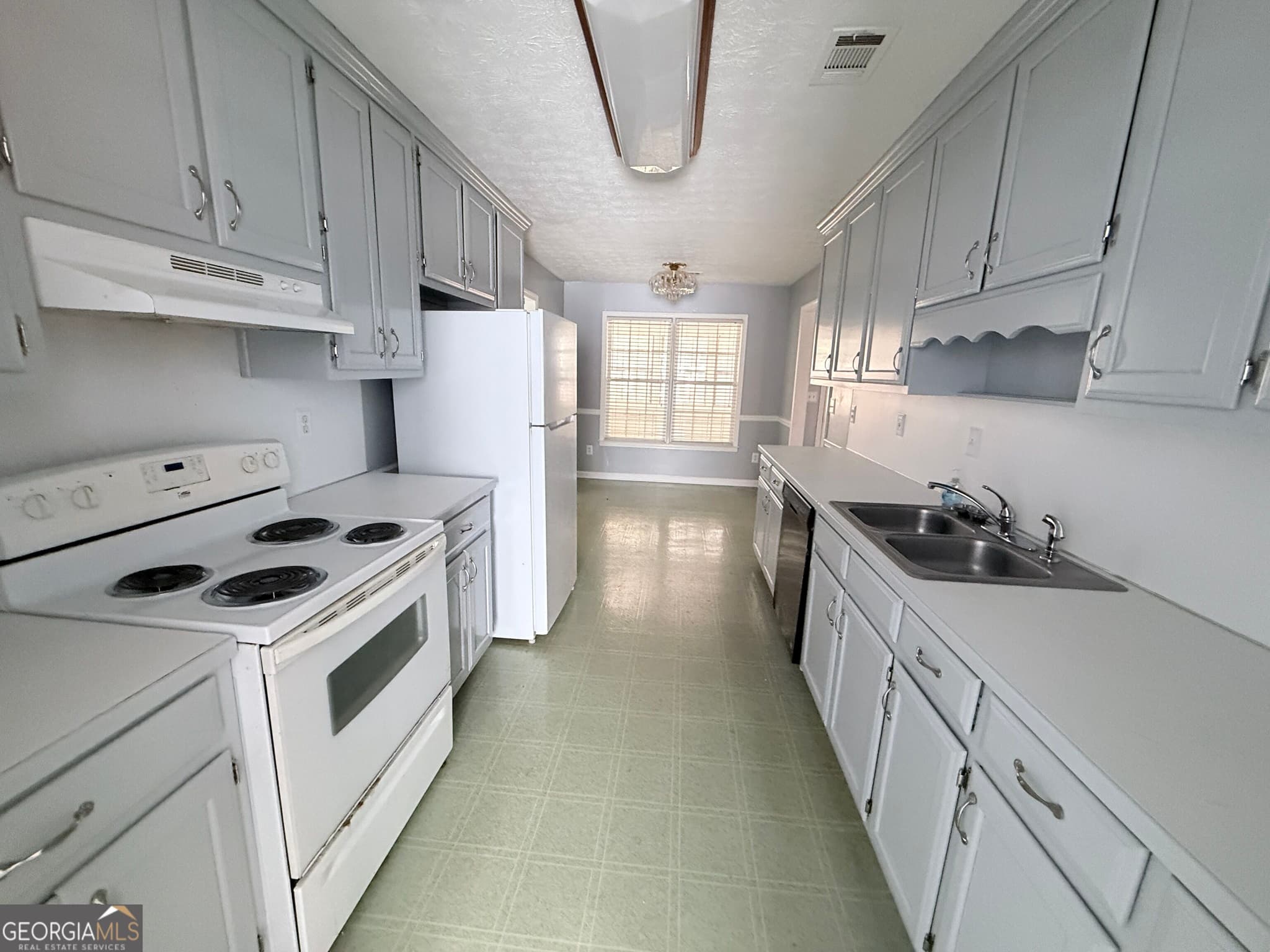 3 bedroom, 2 bathroom, 1,834 sq ft single family residence for rent at 1986 Lou Drive, Conyers, GA 30013 for $2,150 a month — photo 6