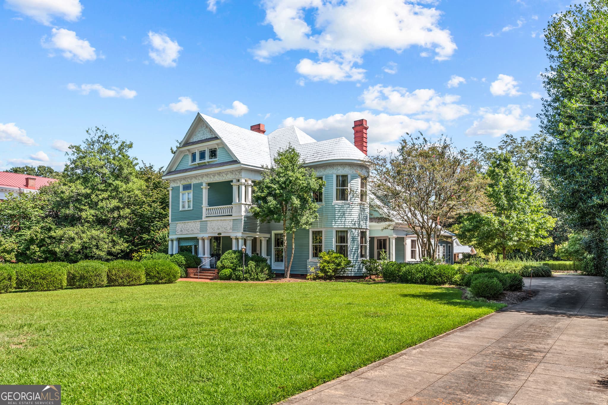 5 bedroom, 4.5 bathroom, 5,908 sq ft single family residence for sale at 356 S Main Street, Madison, GA 30650 — photo 6