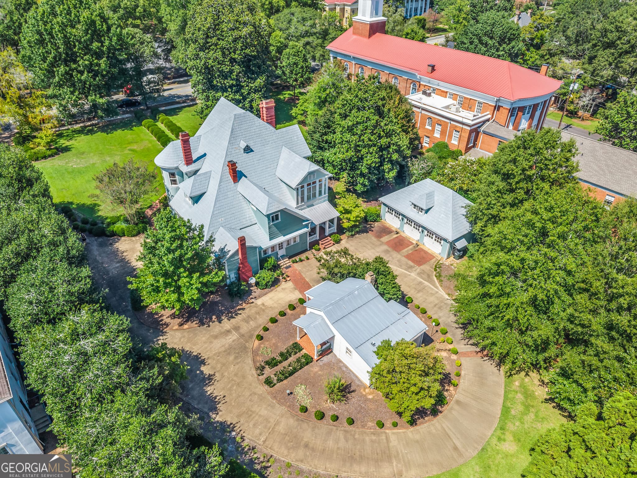 5 bedroom, 4.5 bathroom, 5,908 sq ft single family residence for sale at 356 S Main Street, Madison, GA 30650 — photo 5