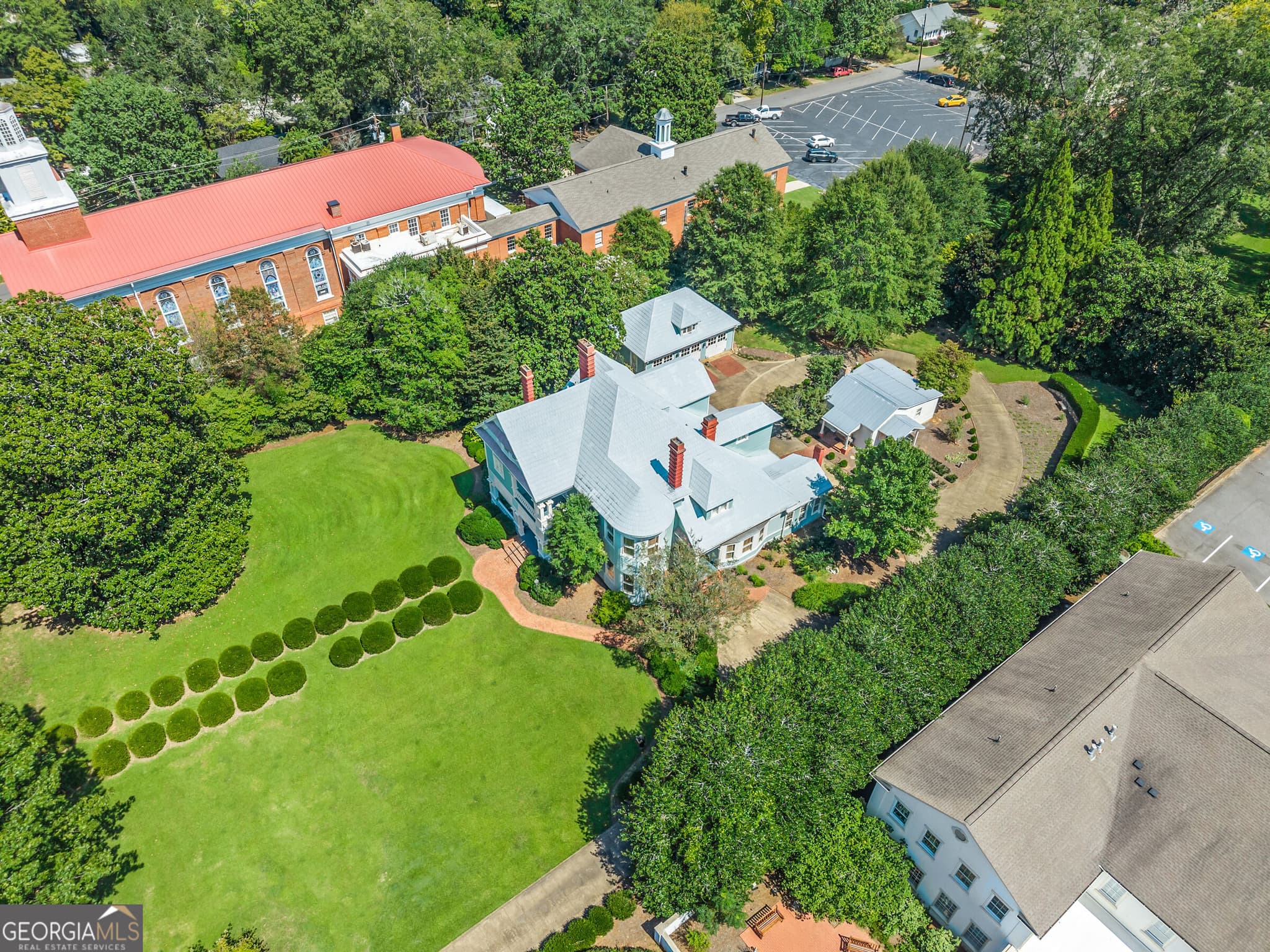 5 bedroom, 4.5 bathroom, 5,908 sq ft single family residence for sale at 356 S Main Street, Madison, GA 30650 — photo 4