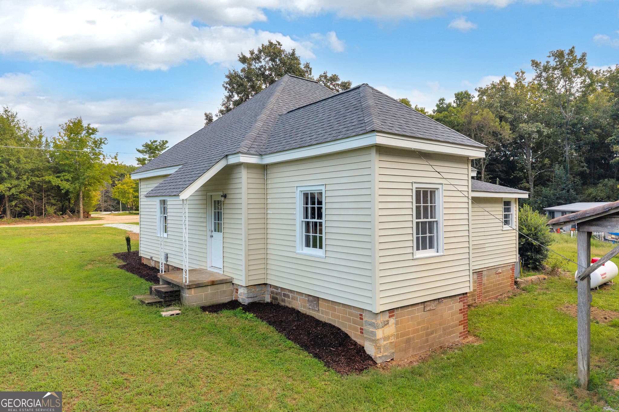 4 bedroom, 1 bathroom, 1,072 sq ft single family residence under contract at 91 Sunset Drive, Hartwell, GA 30643 — photo 6