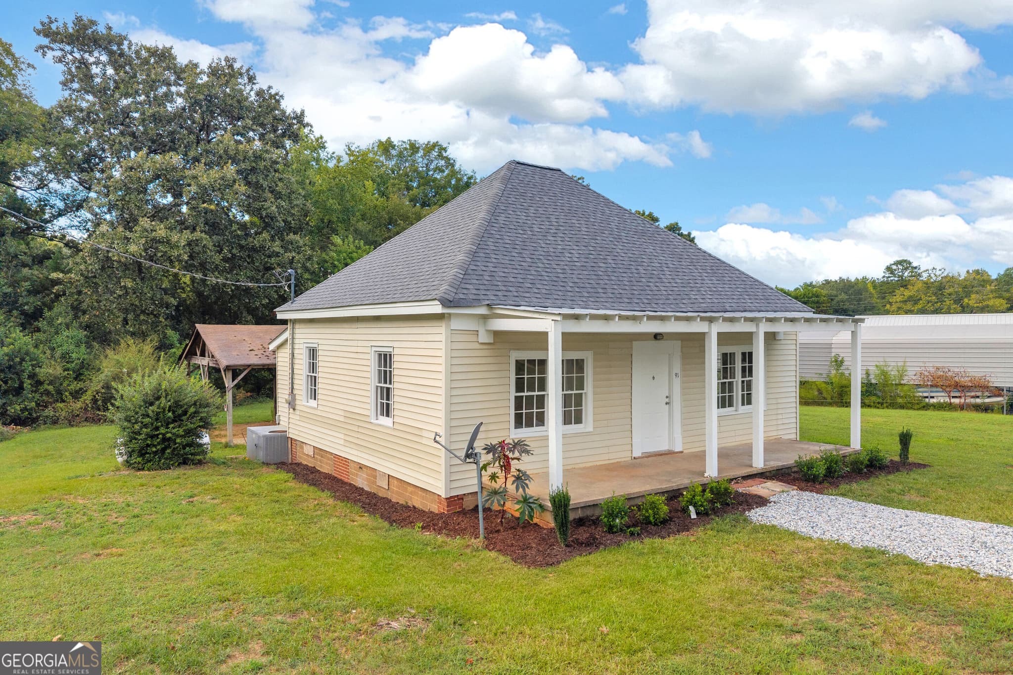 4 bedroom, 1 bathroom, 1,072 sq ft single family residence under contract at 91 Sunset Drive, Hartwell, GA 30643 — photo 3