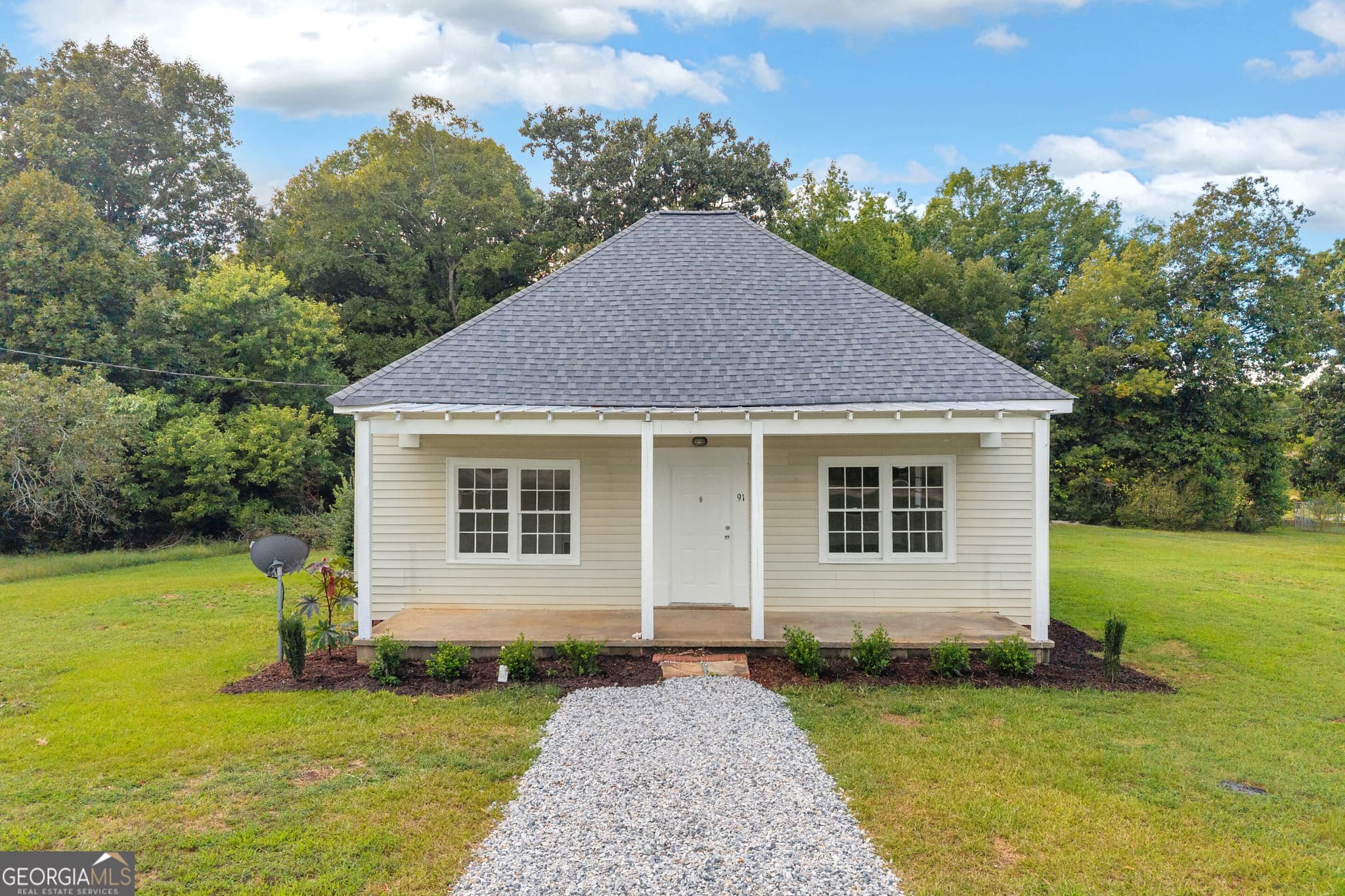 4 bedroom, 1 bathroom, 1,072 sq ft single family residence under contract at 91 Sunset Drive, Hartwell, GA 30643