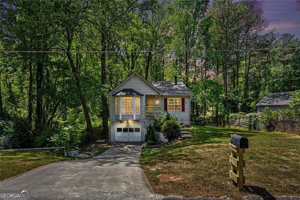 4 bedroom, 2 bathroom, 2,433 sq ft single family residence for sale at 8087 Flamingo Drive, Jonesboro, GA 30238 — photo 2