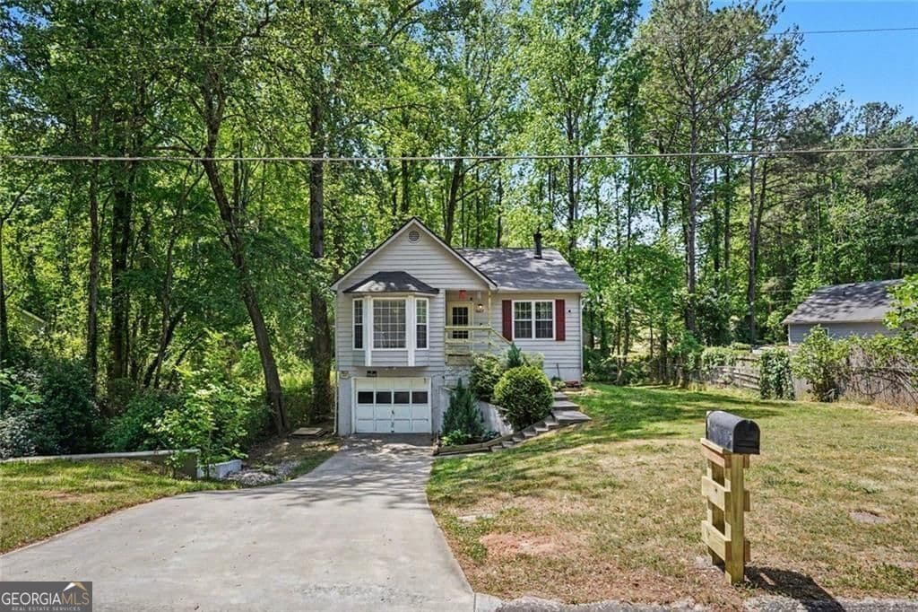 4 bedroom, 2 bathroom, 2,433 sq ft single family residence for sale at 8087 Flamingo Drive, Jonesboro, GA 30238 — photo 3
