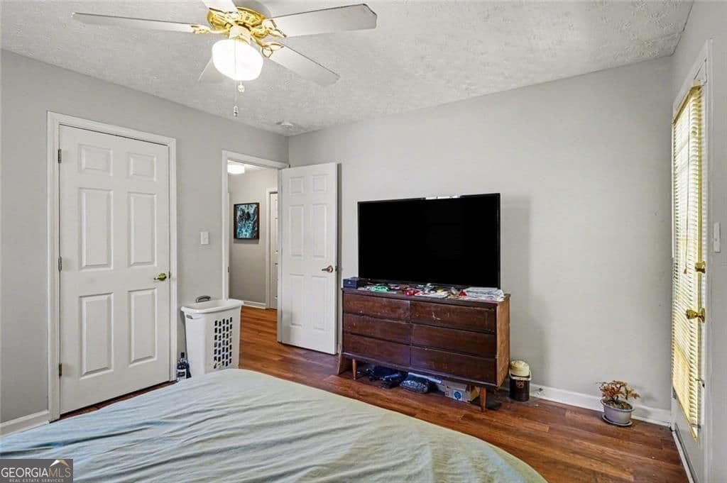 4 bedroom, 2 bathroom, 2,433 sq ft single family residence for sale at 8087 Flamingo Drive, Jonesboro, GA 30238 — photo 10