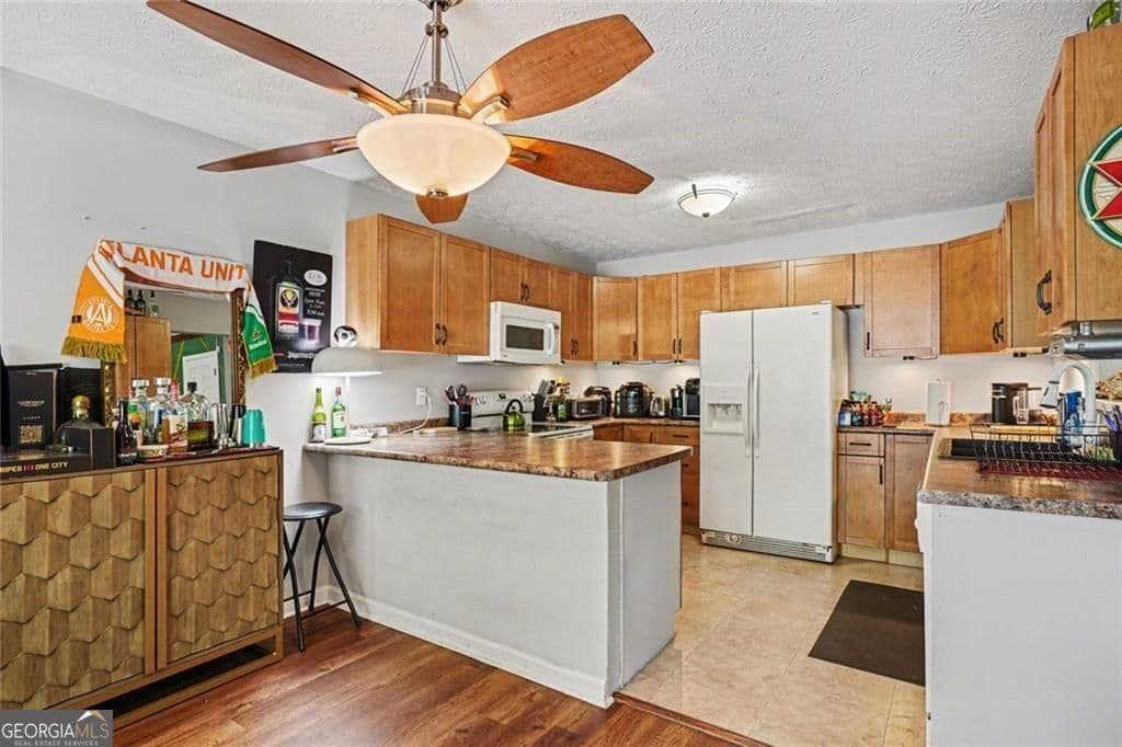 4 bedroom, 2 bathroom, 2,433 sq ft single family residence for sale at 8087 Flamingo Drive, Jonesboro, GA 30238 — photo 8