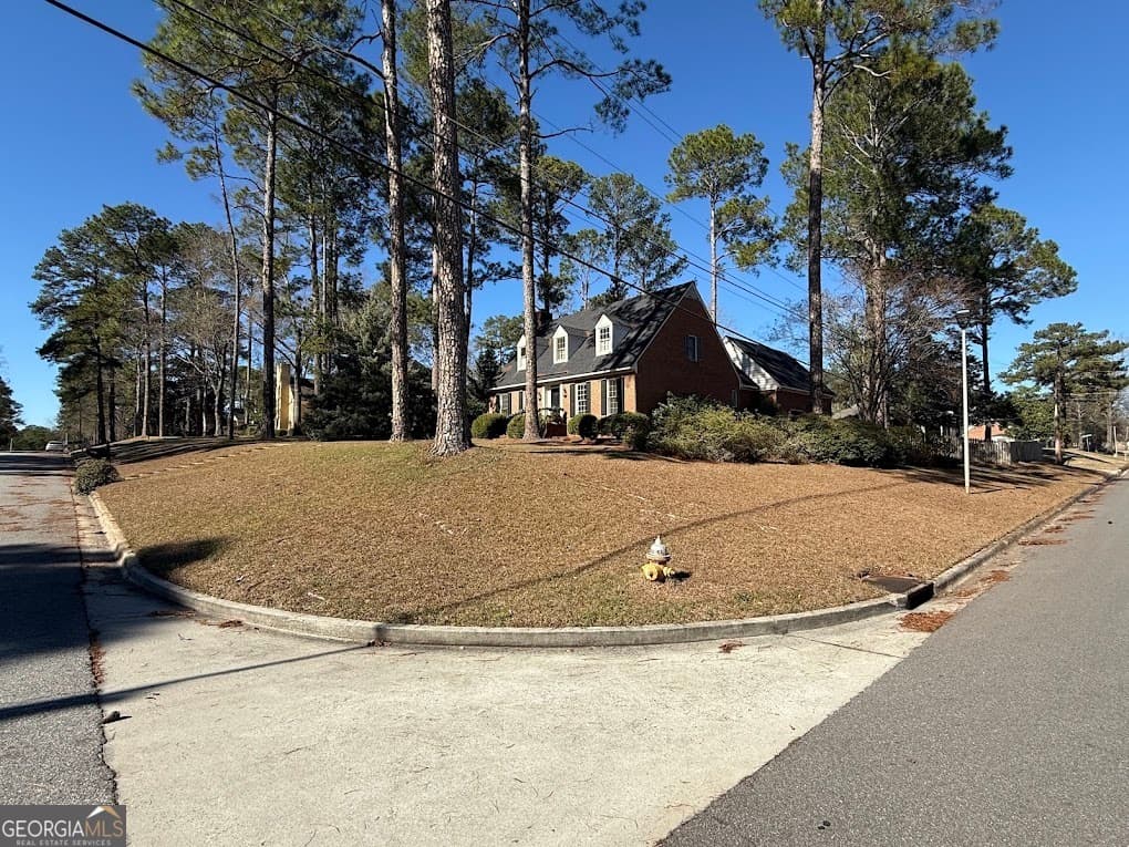 3 bedroom, 2.5 bathroom, 2,176 sq ft single family residence for sale at 2601 Ridgewood Lane, Albany, GA 31707 — photo 4