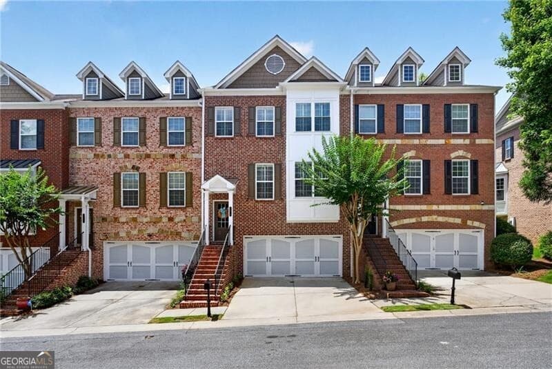 3 bedroom, 3.5 bathroom, 2,745 sq ft townhouse sold at 6076 Tennyson Park Way, Peachtree Corners, GA 30092