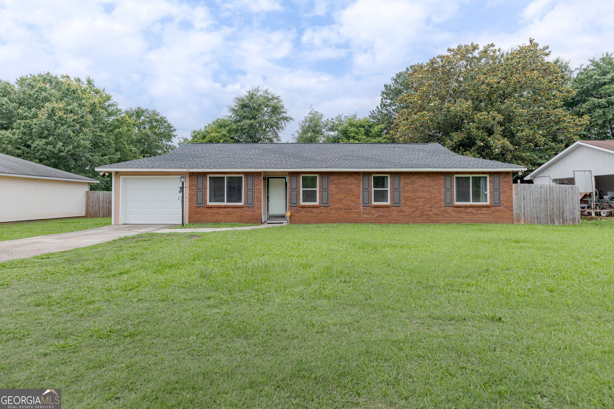 3 bedroom, 2 bathroom, 1,210 sq ft single family residence sold at 1027 Carl Vinson Parkway, Centerville, GA 31028