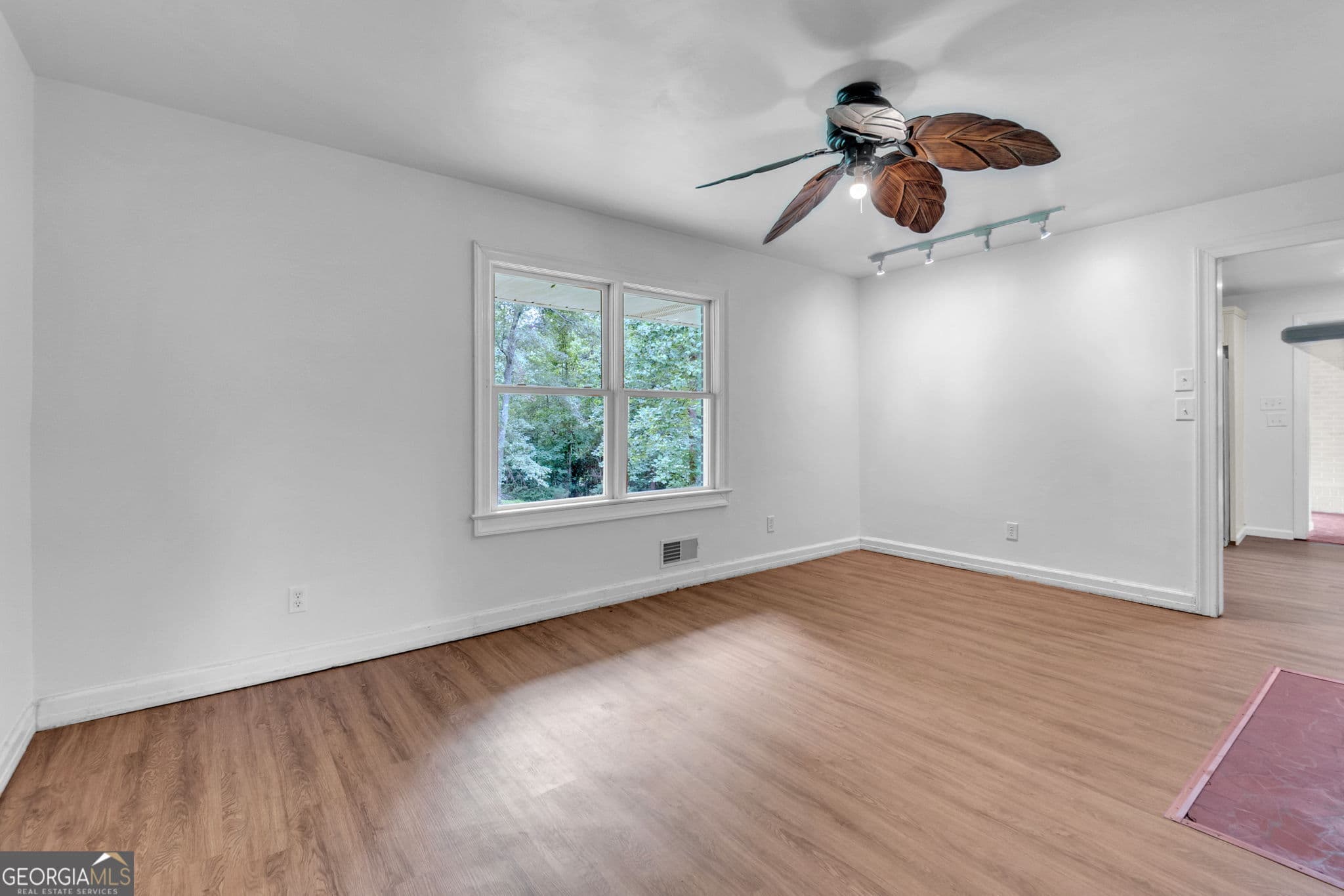2 bedroom, 2 bathroom, 1,500 sq ft single family residence under contract at 509 W Main Street, Liberty, SC 29657 — photo 6