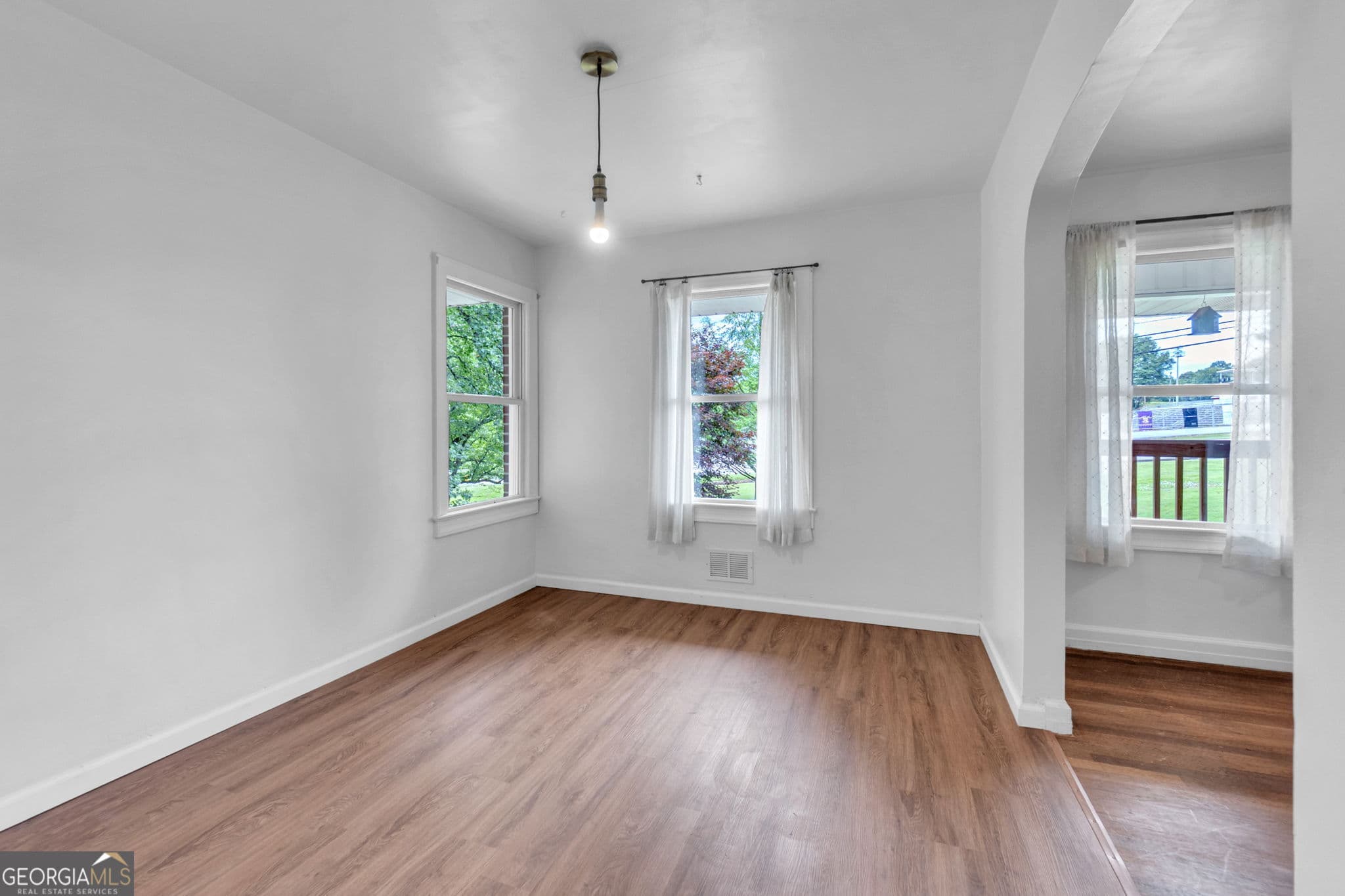 2 bedroom, 2 bathroom, 1,500 sq ft single family residence under contract at 509 W Main Street, Liberty, SC 29657 — photo 9
