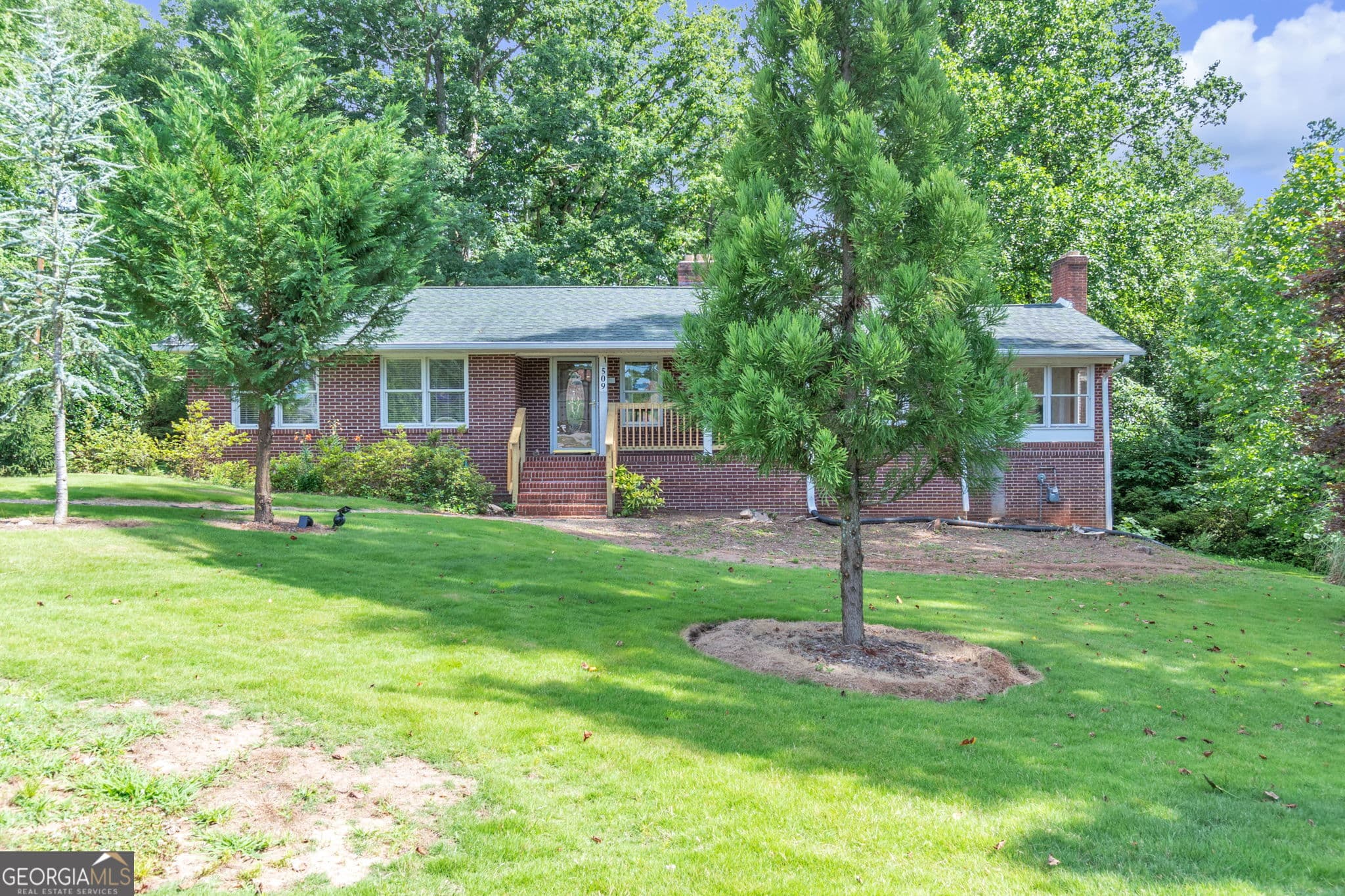 2 bedroom, 2 bathroom, 1,500 sq ft single family residence under contract at 509 W Main Street, Liberty, SC 29657 — photo 4
