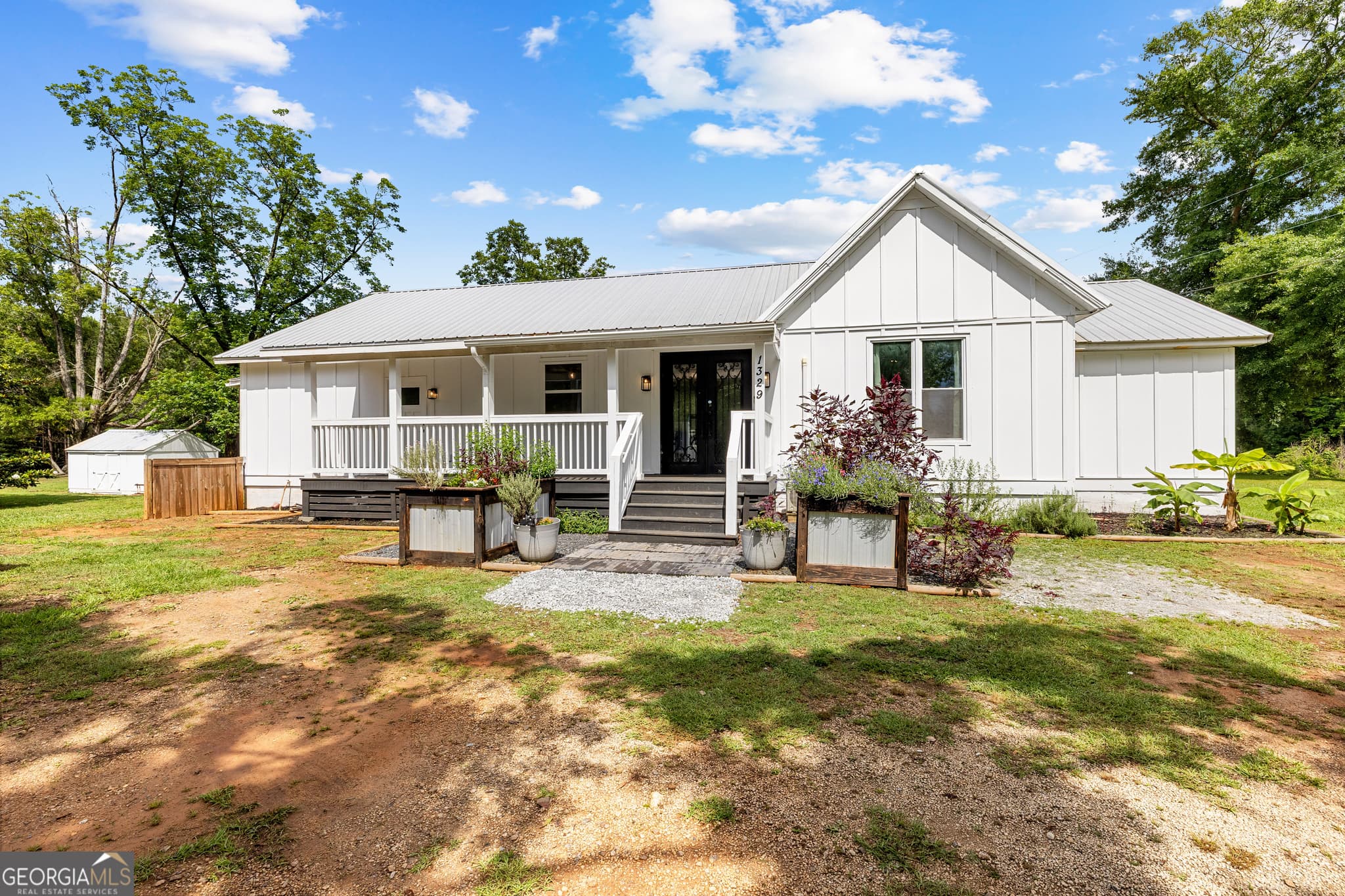 3 bedroom, 2.5 bathroom, 2,032 sq ft single family residence for sale at 1329 Standing Rock Road, Senoia, GA 30276 — photo 3