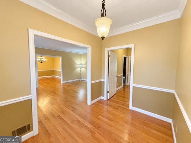 6 bedroom, 3.5 bathroom, 3,944 sq ft single family residence for sale at 535 Autumn Wood Close, Roswell, GA 30075 — photo 3